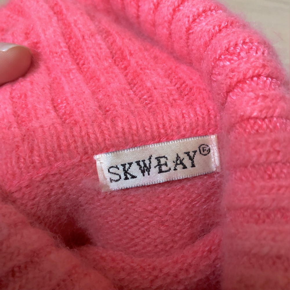 Women’s Vintage Pink Angora Turtleneck Sweater with Flower Pearl Accents size S - Picture 11 of 12